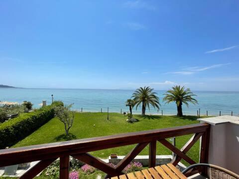 Seafront Family Apartment Ellie Skala Fourkas Bagian luar foto